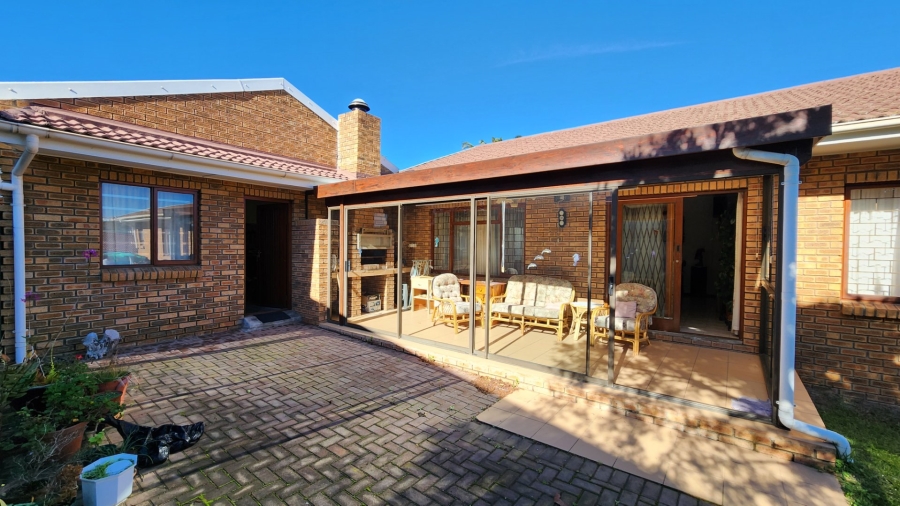 4 Bedroom Property for Sale in Bayview Western Cape
